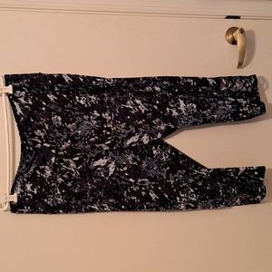 LIVI ACTIVE BLUE PRINT CAPRI PANTS by LANE BRYANT 22/24 new without tags